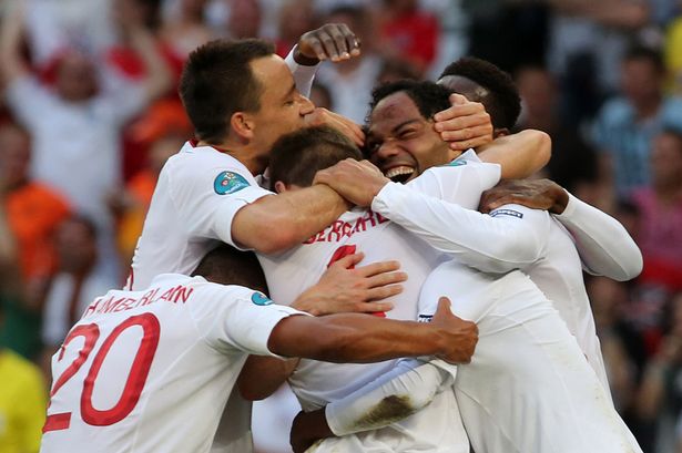 England+players+Jolean+Lescott's+celebrate+their+goal+during+the+England+v+France+game