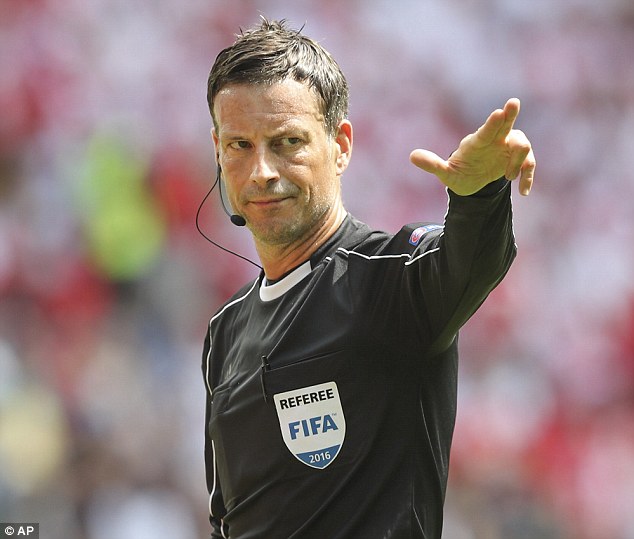 36105A7100000578-3721379-Clattenburg_has_been_in_the_top_flight_since_2004_and_is_England-m-5_1470225557744.jpg