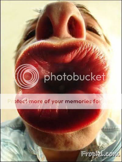 BigKiss.jpg