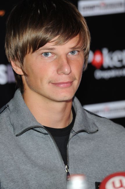 Andrei-andrei-arshavin-14215347-430-646.jpg