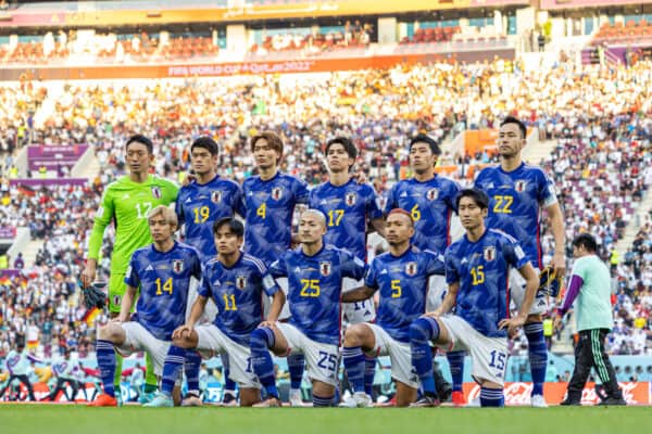 DOHA, QATAR - Wednesday, November 23, 2022: Japan players line-up for a team group photograph before the FIFA World Cup Qatar 2022 Group E match between Germany and Japan at the Khalifa International Stadium. Back row L-R: goalkeeper Shuichi Gonda, Hiroki Sakai, Ko Itakura, Ao Tanaka, Water Endo, Maya Yoshida. Front row L-R: Junya Ito, Takefusa Kubo, Daizen Maeda, Yuto Nagatomo, Daichi Kamada. (Pic by David Rawcliffe/Propaganda)