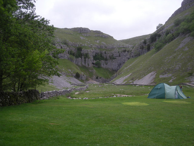 Almost_empty_campsite_in_mid-summer_-_geograph.org.uk_-_857527.jpg