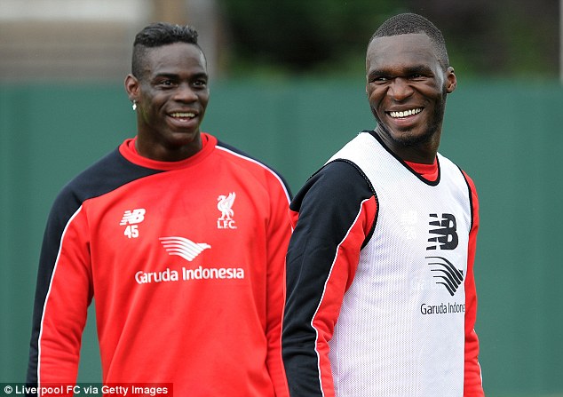2AC81F8C00000578-3177181-Mario_Balotelli_left_enjoys_a_laugh_with_new_signing_Christian_B-a-30_1438081443675.jpg