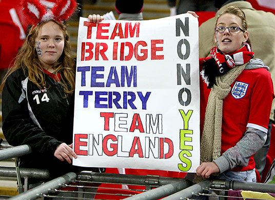Two-England-fans-show-sup-001.jpg