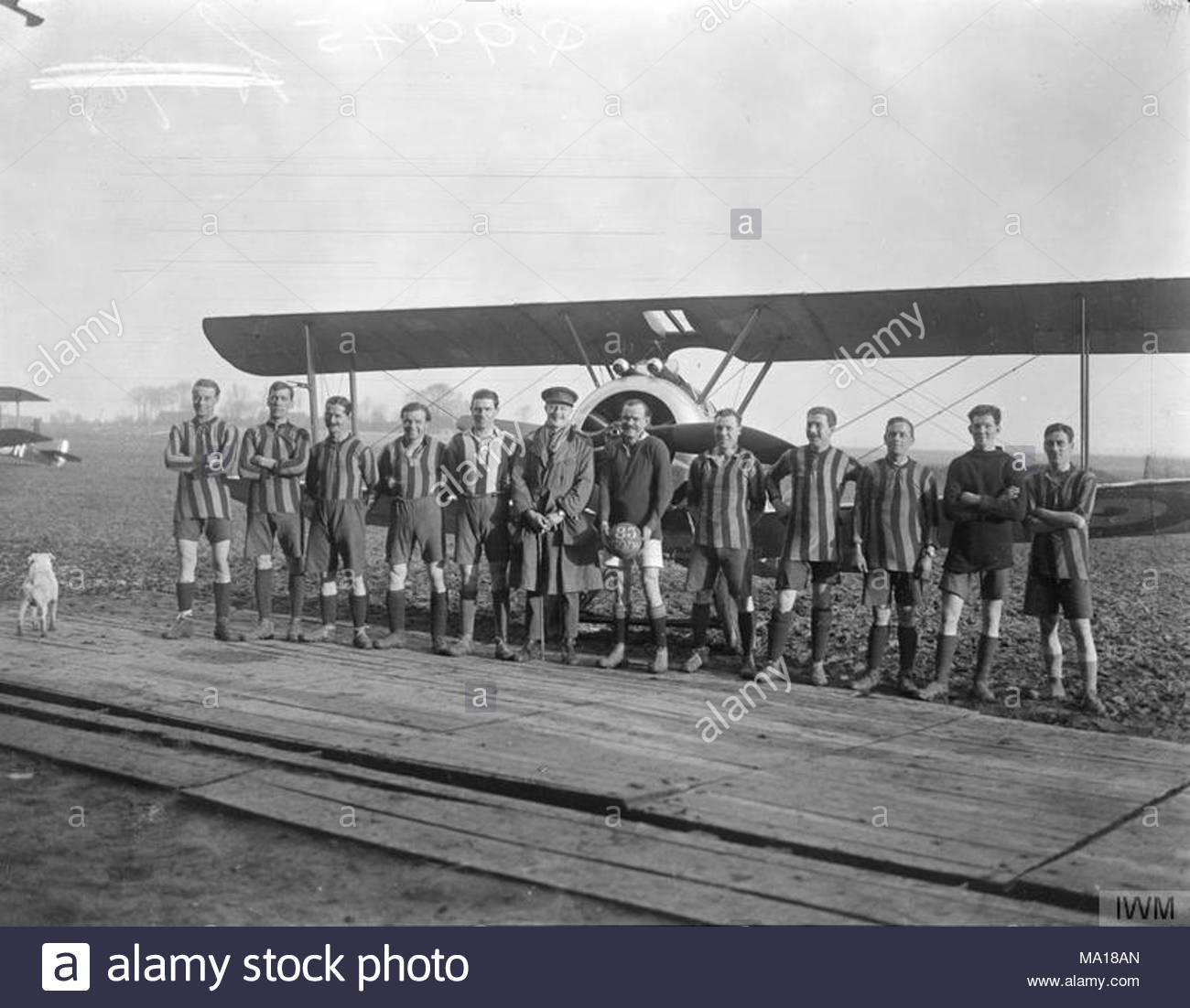 the-royal-flying-corps-on-the-western-front-1914-1918-the-football-team-of-the-no-85-squadron-raf-behind-them-is-a-sopwith-camel-biplane-MA18AN.jpg