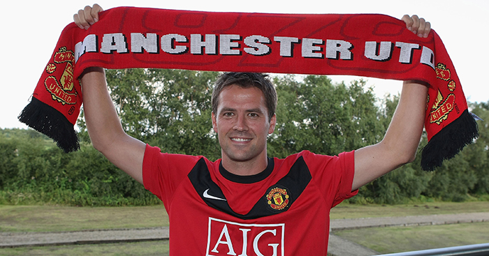 Michael-Owen-signs-for-Manchester-United-2009.jpg