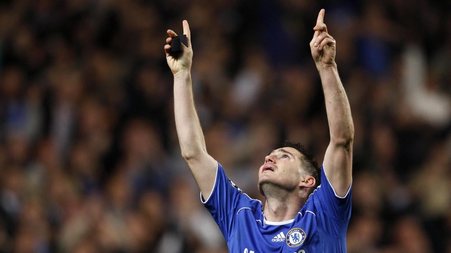 frank_lampard_points_to_the_sky_after_his_successful_penalty.jpeg